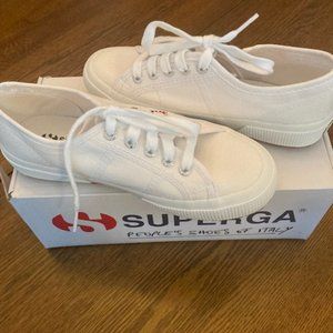 Superfamily classic tennis shoe -